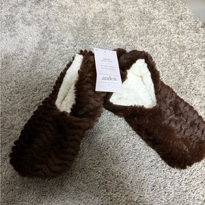 Target Brown Faux Fur 8-10 slipper socks with grip